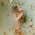 Ritual Harum Setiap Hari: Cara Terbaik Menikmati Minyak Atsiri pada Tubuh